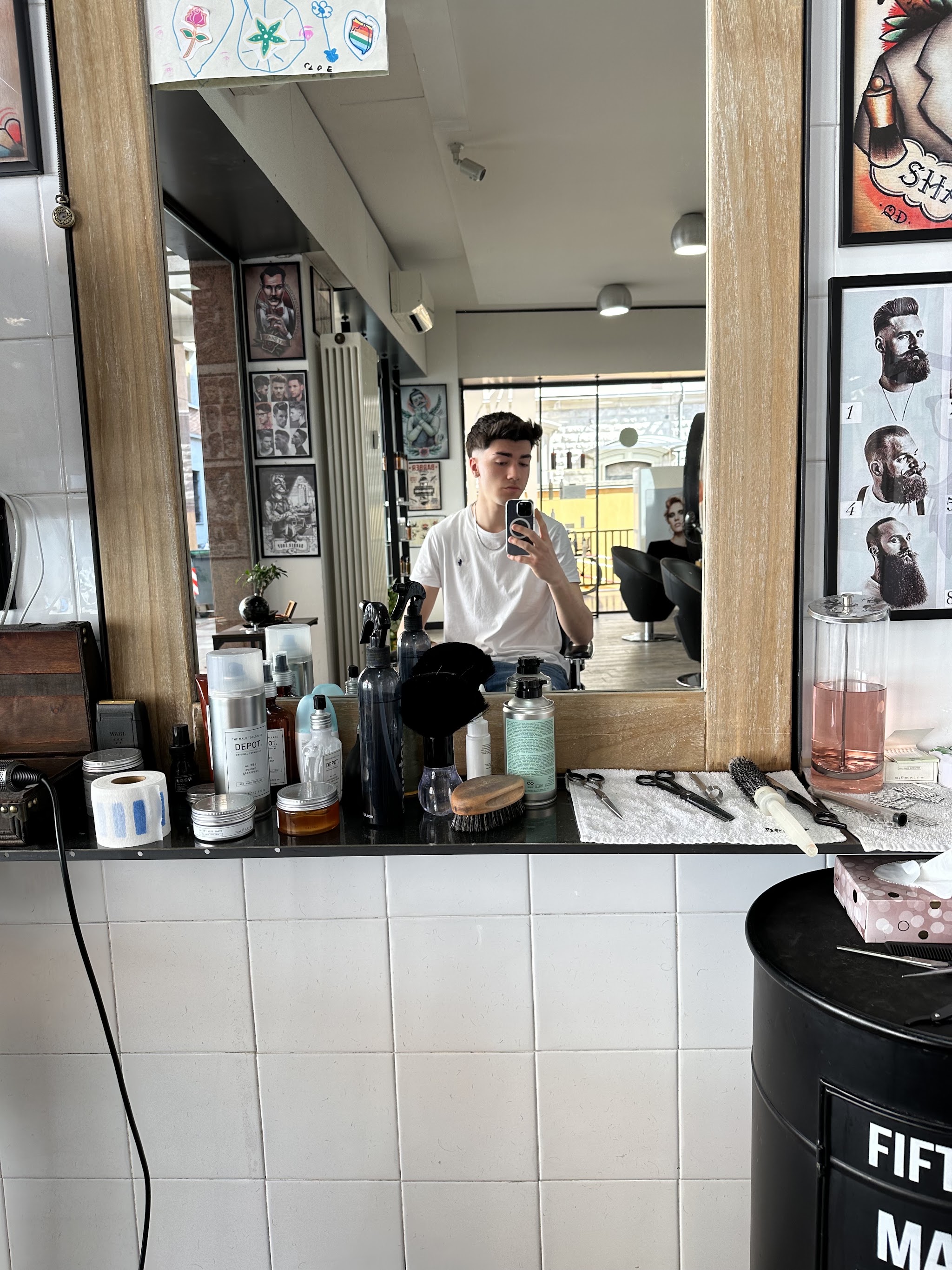 Una postazione di lavoro nel salone